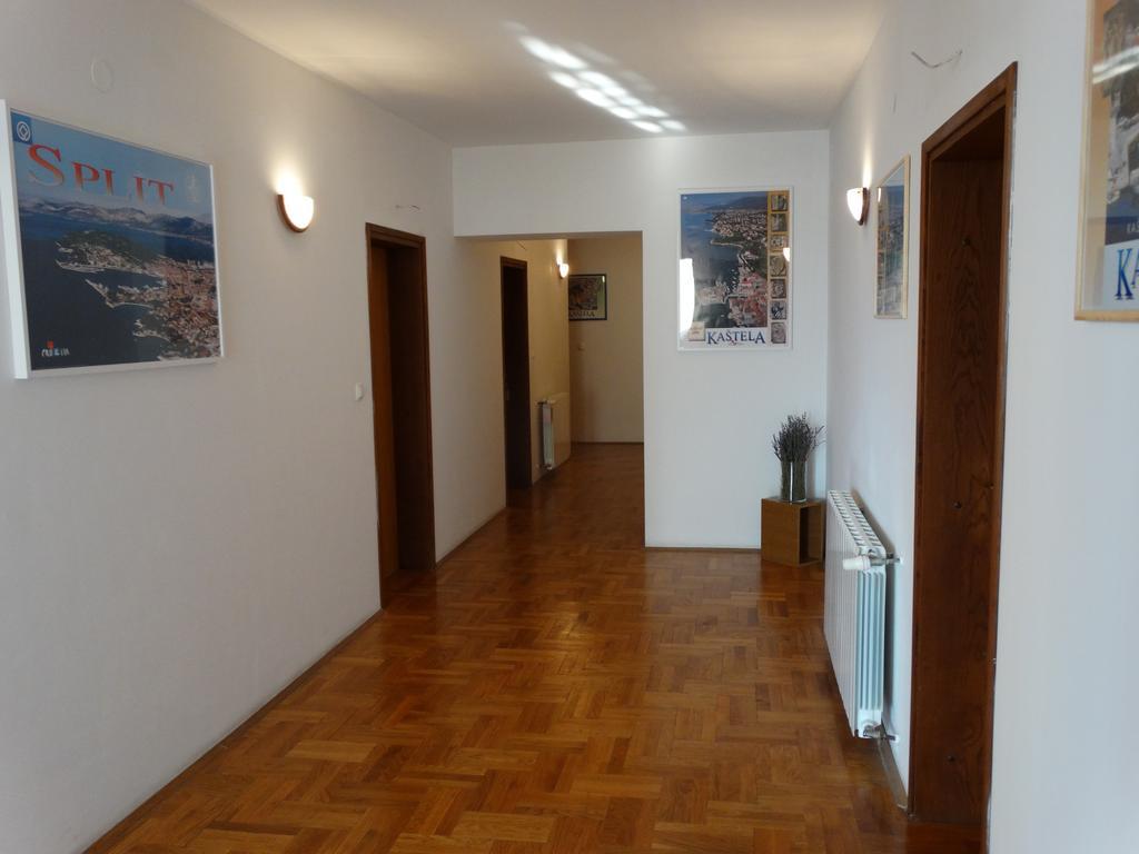 Guest House Mamut Kastela Bagian luar foto