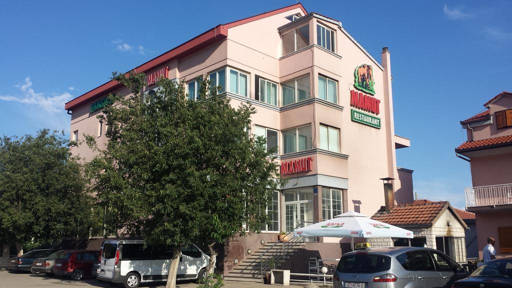 Guest House Mamut Kastela Bagian luar foto