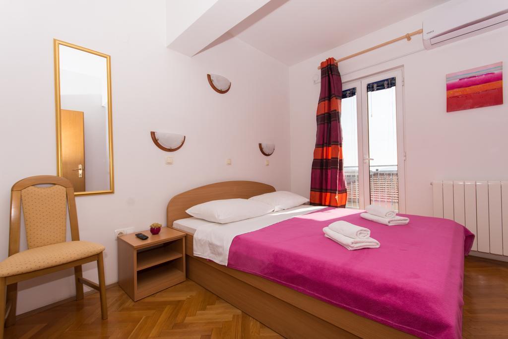Guest House Mamut Kastela Bagian luar foto
