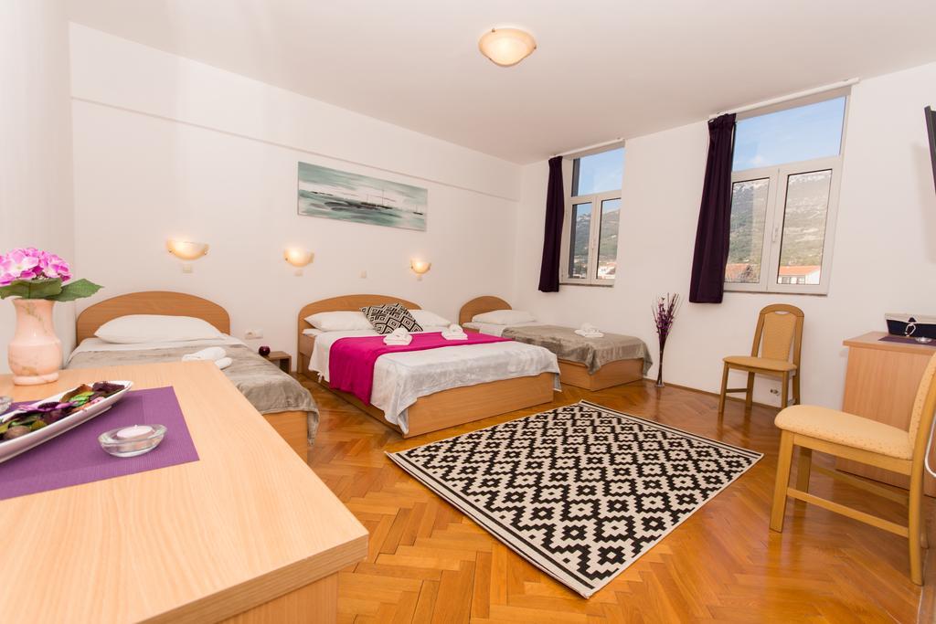 Guest House Mamut Kastela Bagian luar foto