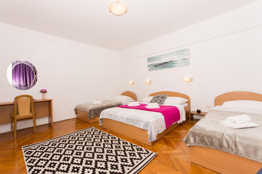 Guest House Mamut Kastela Bagian luar foto