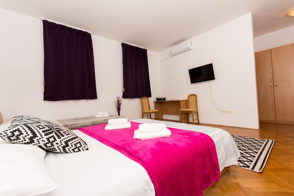Guest House Mamut Kastela Bagian luar foto
