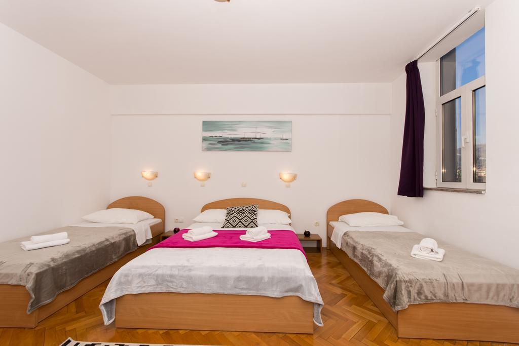 Guest House Mamut Kastela Bagian luar foto