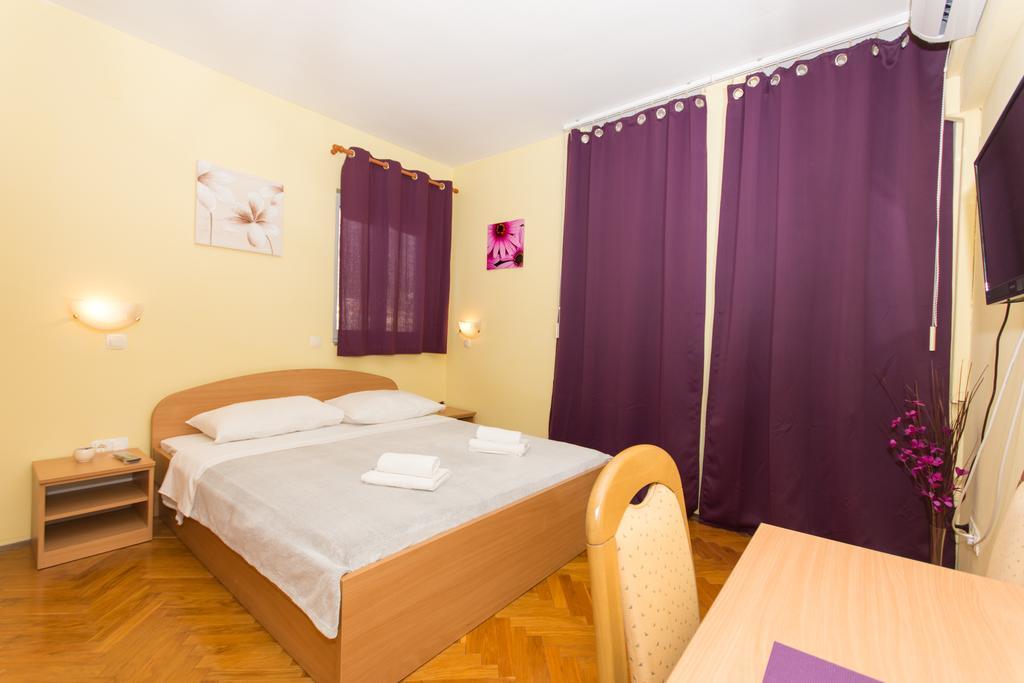 Guest House Mamut Kastela Bagian luar foto