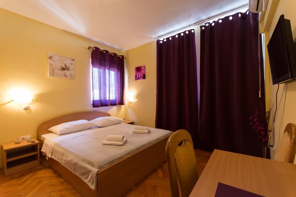 Guest House Mamut Kastela Bagian luar foto