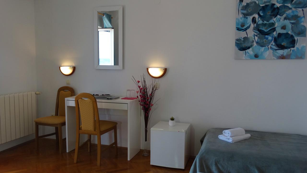 Guest House Mamut Kastela Bagian luar foto