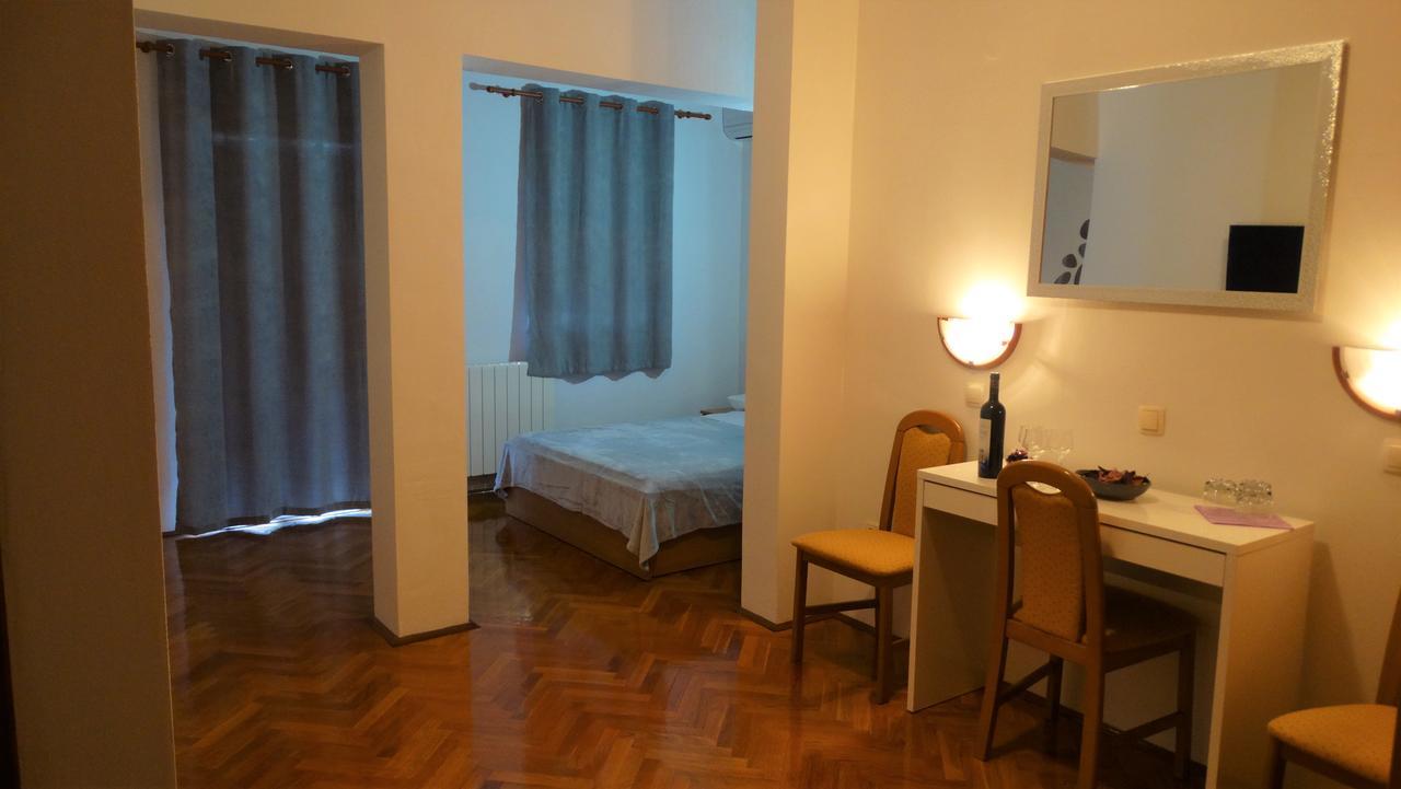 Guest House Mamut Kastela Bagian luar foto