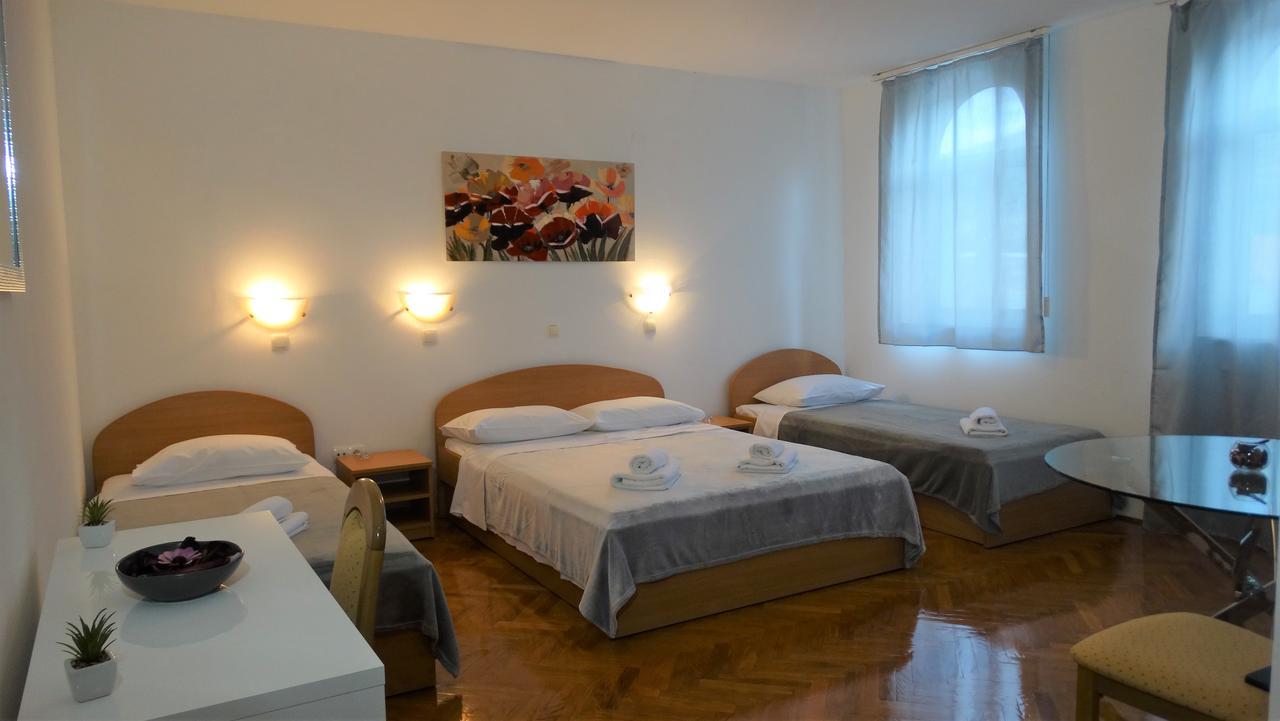 Guest House Mamut Kastela Bagian luar foto