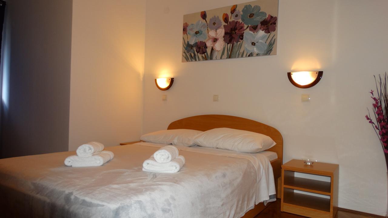 Guest House Mamut Kastela Bagian luar foto