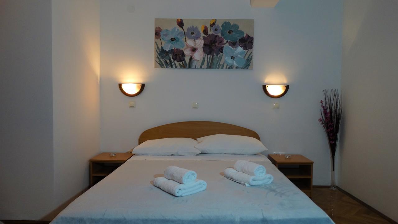 Guest House Mamut Kastela Bagian luar foto
