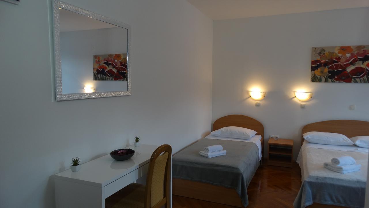 Guest House Mamut Kastela Bagian luar foto