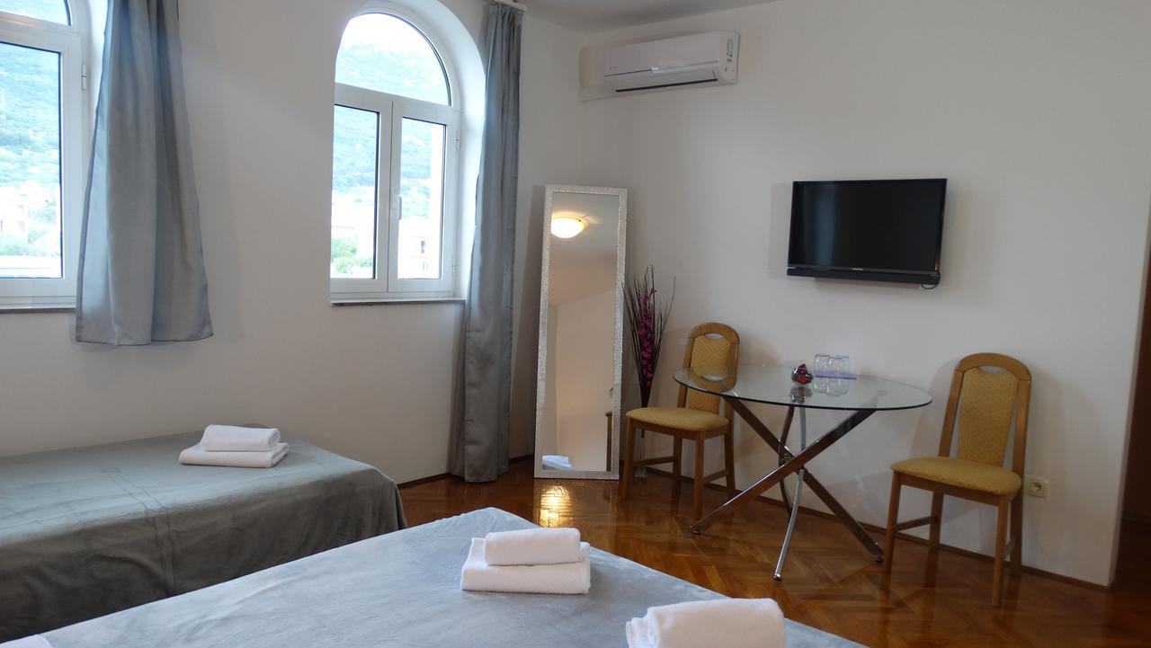 Guest House Mamut Kastela Bagian luar foto